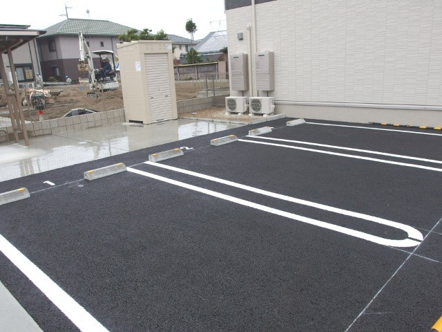 ヴィレッタ岡崎の駐車場