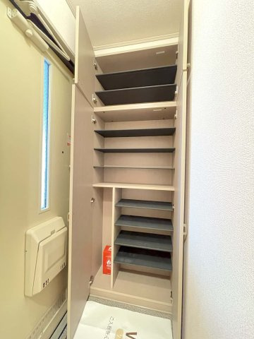 リヴィエール Ⅱの収納|※左右反転タイプ・別室の写真になります。