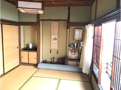 名倉町4丁目　中古戸建の和室|室内はいつも明るく、光が部屋の奥にまで届きます