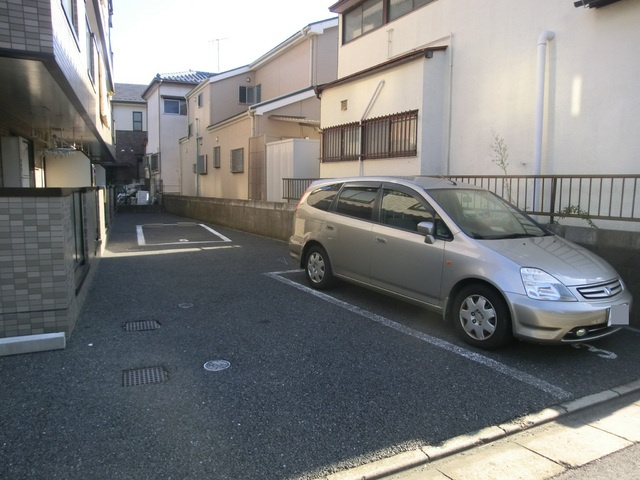 グランドールの駐車場|敷地内駐車場（要確認）。