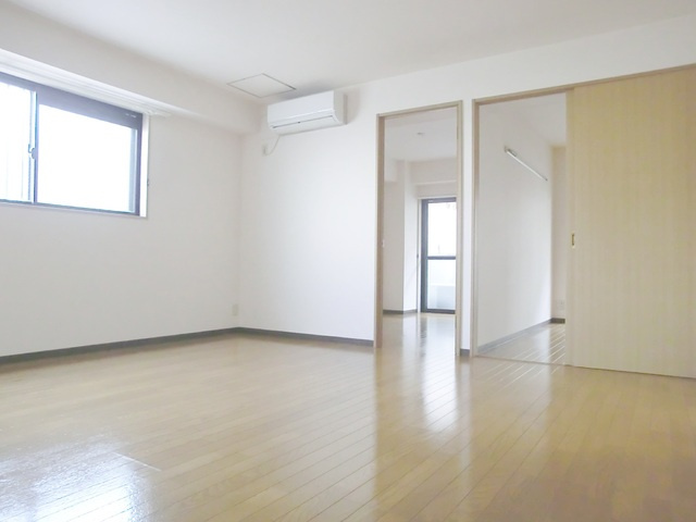 グランドールの居間・リビング|きれいな洋室のお部屋です♪