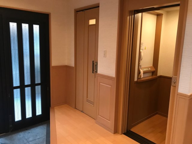 堺市中区深井清水町　中古戸建の玄関