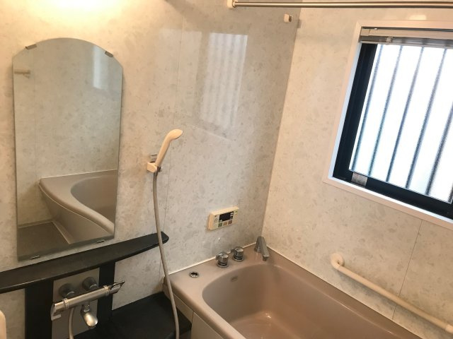 堺市中区深井清水町　中古戸建の浴室