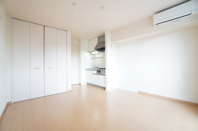 【居間・リビング】 | プレジールⅢ | ※同物件・同タイプの写真です。