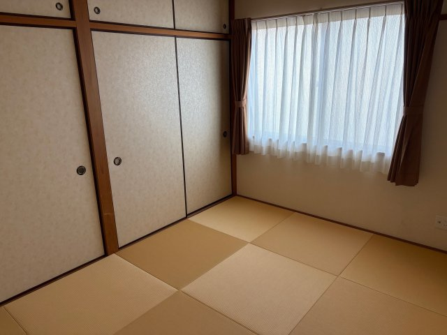 笠岡市美の浜の賃貸マンションの和室