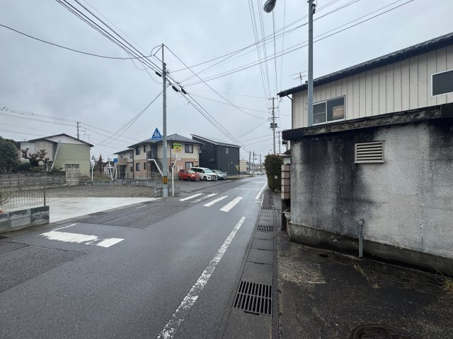 想定年間賃料　300万　想定利回り　14.2％　鉄筋コンクリート造の周辺