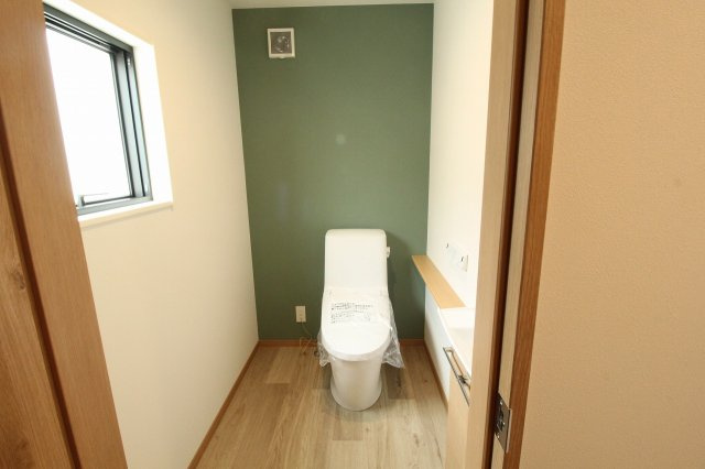 南国市里改田　新築戸建【2階リビング】のトイレ|２階　温水洗浄便座