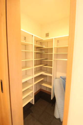 南国市里改田　新築戸建【2階リビング】の収納|シューズクローゼット