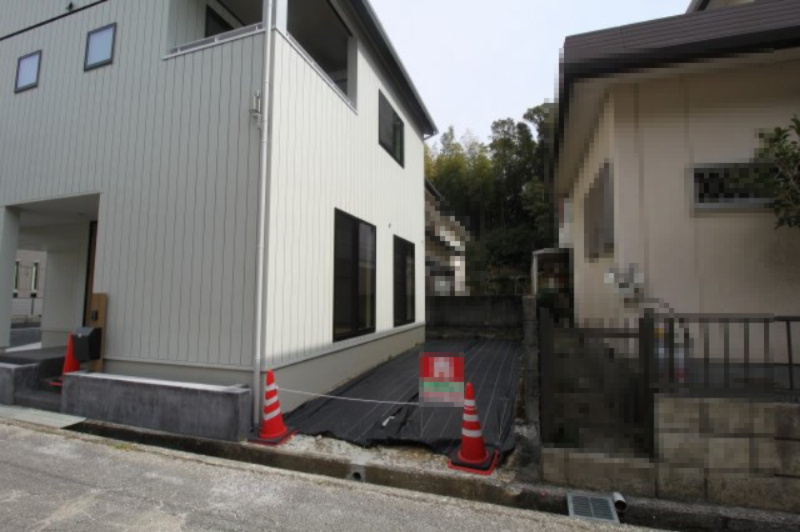 南国市里改田　新築戸建【2階リビング】の駐車場