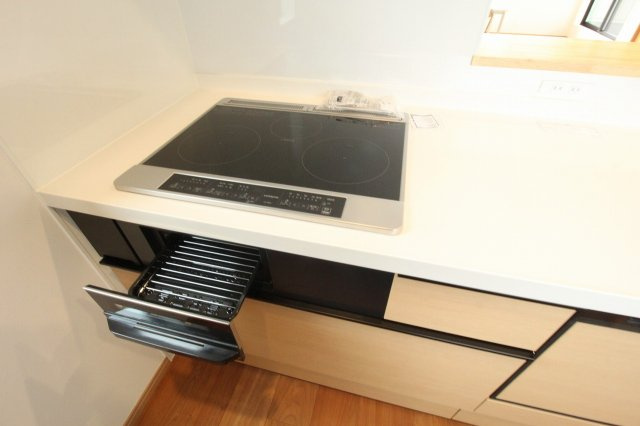 南国市里改田　新築戸建【2階リビング】のキッチン|ＩＨクッキングヒ－タ－