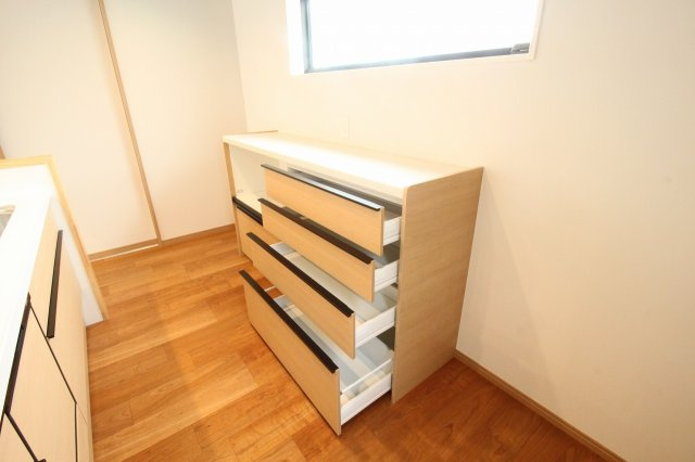 南国市里改田　新築戸建【2階リビング】の収納|カップボード