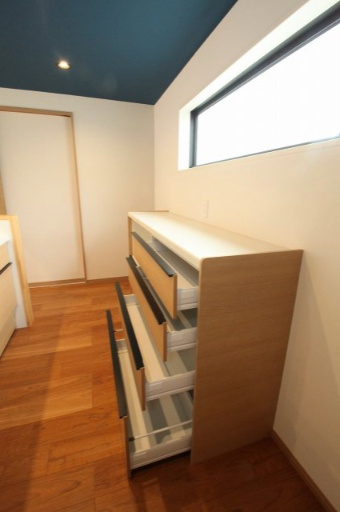 南国市里改田　新築戸建【2階リビング】の収納|カップボード