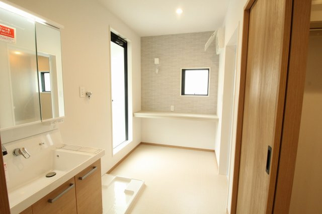 南国市里改田　新築戸建【2階リビング】の脱衣所|室内洗濯機置場