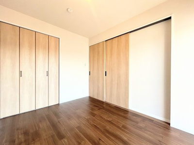 【洋室】 | 藤和綱島コープ2号棟 | ◆感性を育むプライベートルームはシンプルでスマートな空間。好みの空間で読書をしたり、音楽を聞いたりと一人の時間も充実したものにできます。