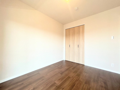 【洋室】 | 藤和綱島コープ2号棟 | ◆子どものスタディ空間として、あるいは書斎やホビールームとして生活スタイルに合わせて使えるプライベートルーム。居心地のいい落ち着いたインテリアが似合います。