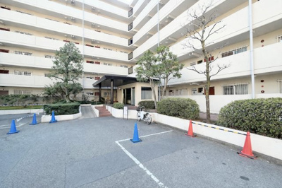 【外観】 | 藤和綱島コープ2号棟 | ◆リフォーム済みでのお引渡しなので、即ご入居可能です。家具の配置や色など決めやすくスムーズにお引越しできます。