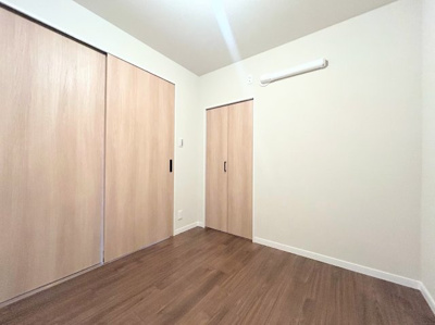 【洋室】 | 藤和綱島コープ2号棟 | ◆子どものスタディ空間として、あるいは書斎やホビールームとして生活スタイルに合わせて使えるプライベートルーム。居心地のいい落ち着いたインテリアが似合います。