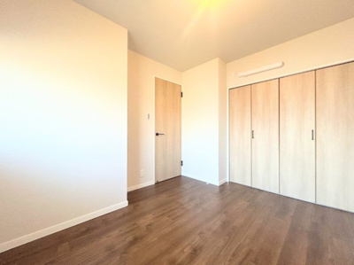 【洋室】 | 藤和綱島コープ2号棟 | ◆感性を育むプライベートルームはシンプルでスマートな空間。好みの空間で読書をしたり、音楽を聞いたりと一人の時間も充実したものにできます。

