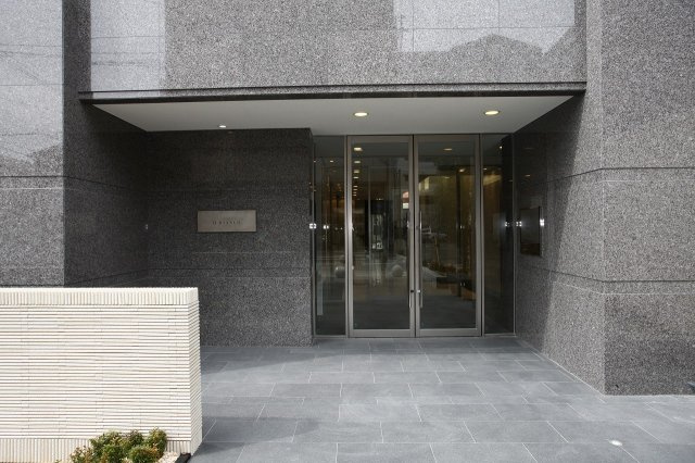 アレクサスイル・ビアンコ　8階のエントランス