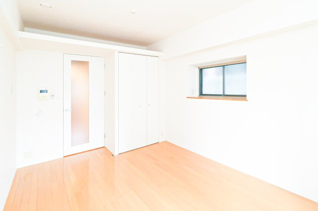 アレクサスイル・ビアンコ　8階の居間・リビング|別号室のものです。現状優先となります。