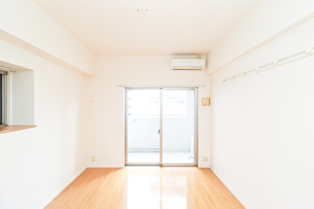 アレクサスイル・ビアンコ　8階の居間・リビング|別号室のものです。現状優先となります。