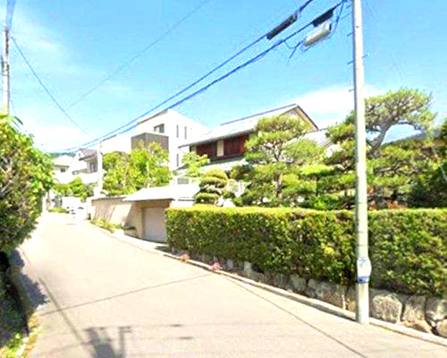 西宮市新甲陽町　中古戸建の前面道路含む現地写真