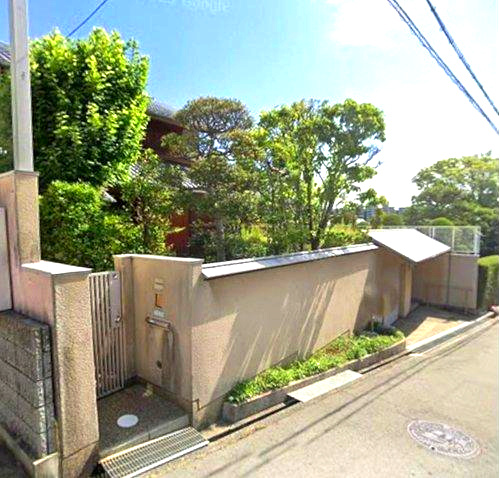 西宮市新甲陽町　中古戸建の前面道路含む現地写真