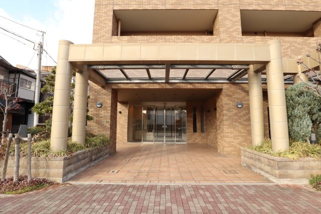 ファミール京橋アクアウィズのエントランス