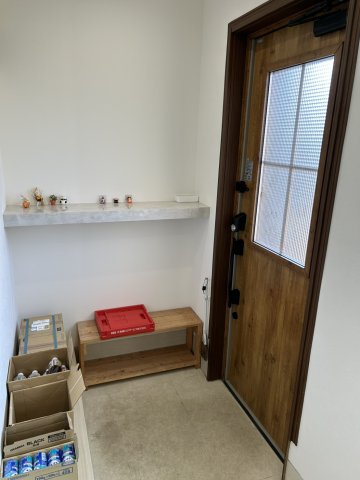 河畔4丁目　中古住宅の玄関