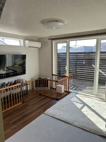 河畔4丁目　中古住宅の居間・リビング