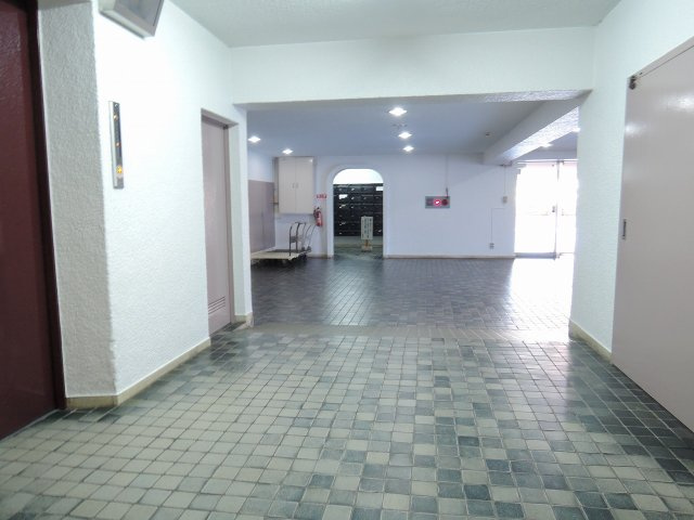 高槻センチュリーマンションのエントランス