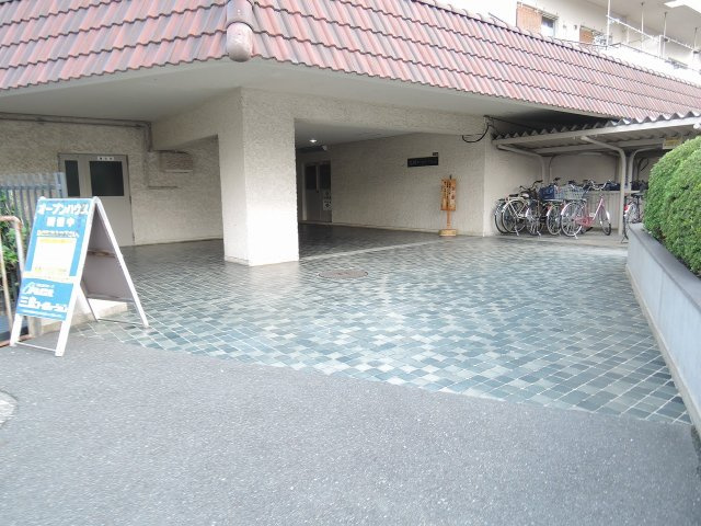 高槻センチュリーマンションのエントランス