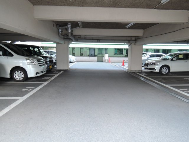 高槻センチュリーマンションの駐車場
