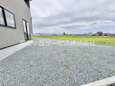 【庭】 | 浜松市中央区豊町 2期 新築一戸建て 2号棟 | たまにはお庭で休日を過ごしてみるのもよいかもしれません