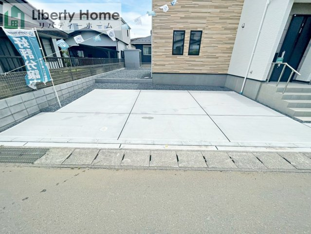 水戸市吉沢町３期　新築戸建の駐車場