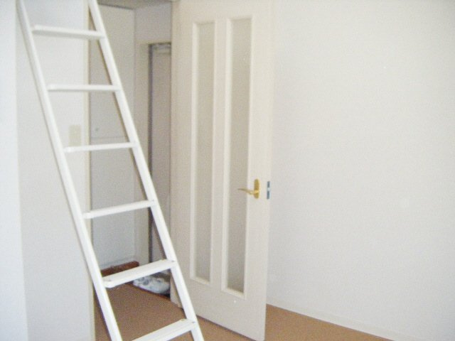 メゾンド・フルールの居間・リビング|角部屋・エアコン付きです。