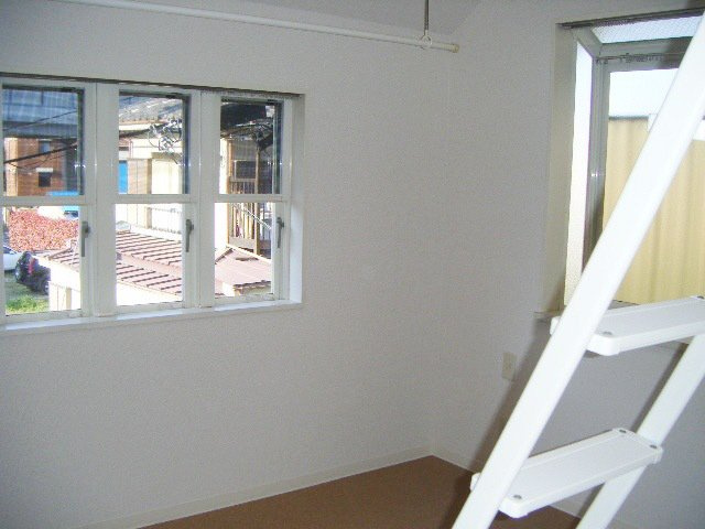 メゾンド・フルールの居間・リビング|収納も付いてます。