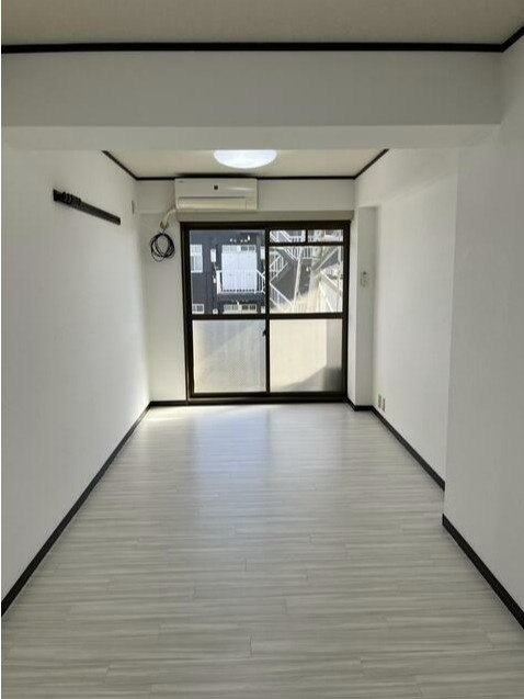 MTビルの居間・リビング