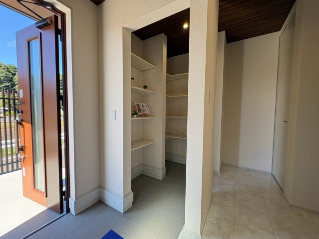 瀬谷区下瀬谷3丁目新築分譲住宅/敷地面積50坪以上/4LDK/カースペース2台/スーパー近くの玄関