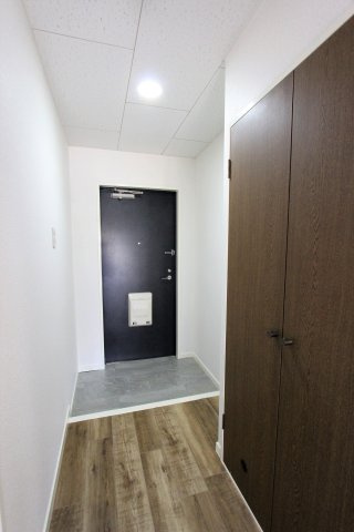 セラフィ西原の玄関