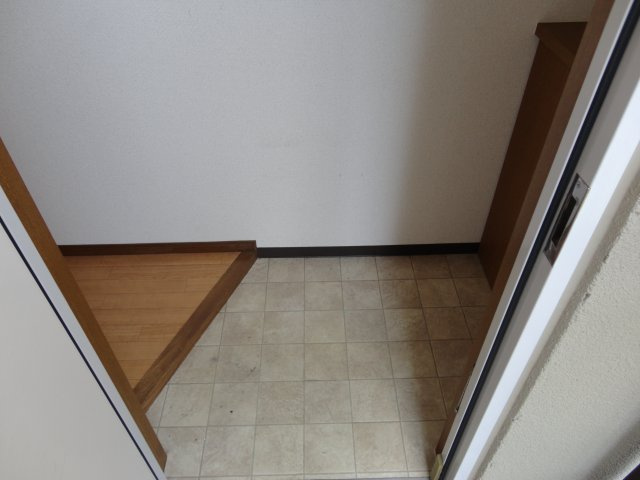 マンションギュゼール2の玄関