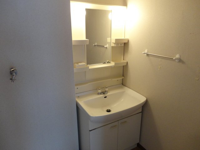 マンションギュゼール2の独立洗面台