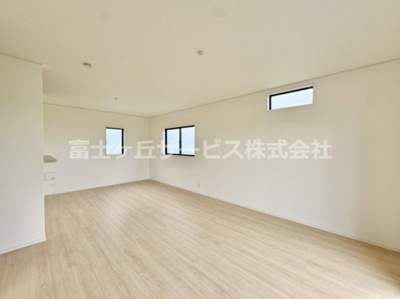 【居間・リビング】 | 浜松市中央区豊町 2期 新築一戸建て 4号棟 | 使いやすいリビングです
