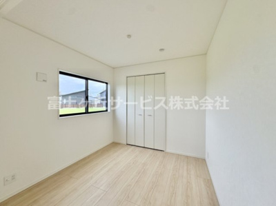 【洋室】 | 浜松市中央区豊町 2期 新築一戸建て 4号棟 | ゆったりした洋室です