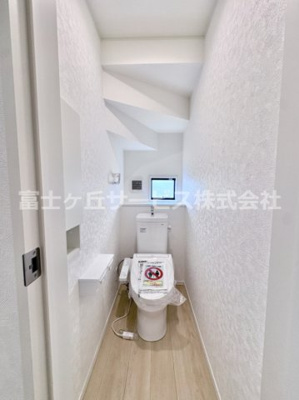【トイレ】 | 浜松市中央区豊町 2期 新築一戸建て 4号棟 | 清潔感のあるトイレです