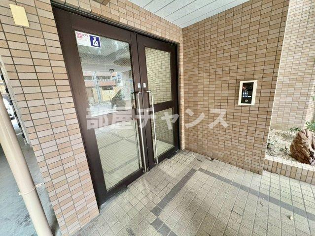 万宝マンションのエントランス