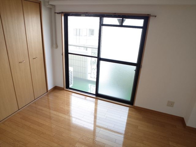 【寝室】 | エメラ美苑Ⅱ | ※同建物別部屋の写真になります。