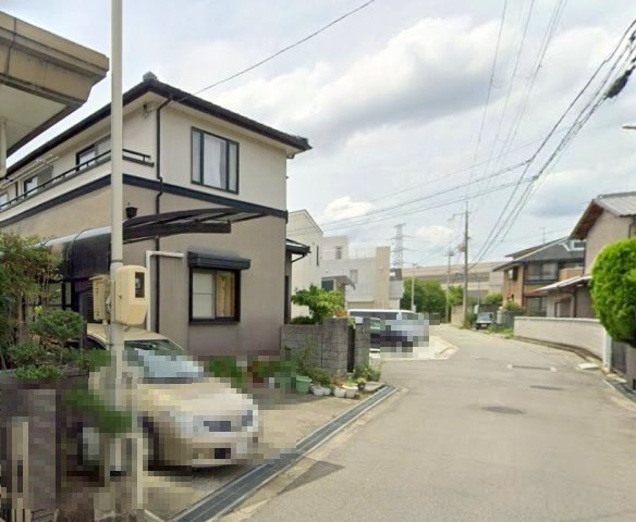 宝塚市安倉西4丁目の前面道路含む現地写真|2017年2月リフォーム済
【屋根 スレート葺→瓦葺】
【外壁塗装工事】
