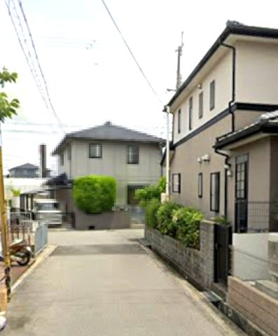 宝塚市安倉西4丁目の前面道路含む現地写真|1階和室は茶室として利用