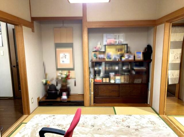 宝塚市安倉西4丁目の和室|来客の際には、LDKと和室の間の扉を開けることで、開放感あふれる空間に！

